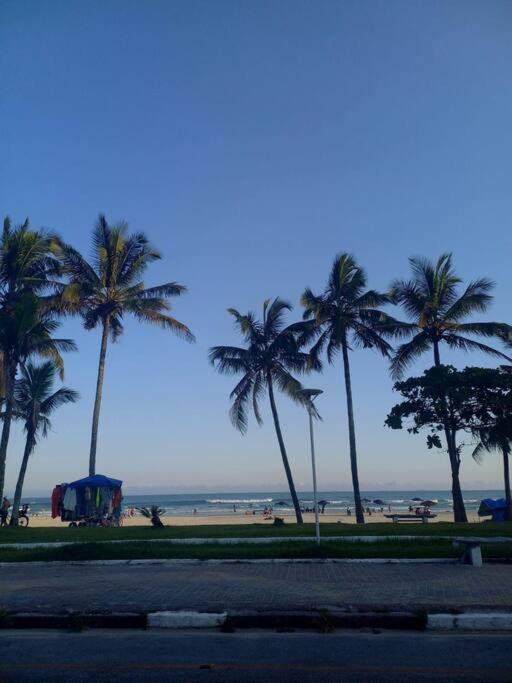 Apartamento 500M Da Praia Enseada, Гуаружа Екстериор снимка